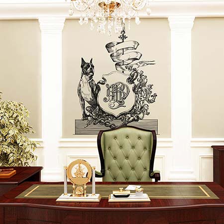 роспись личной монограммы с собакой на стене в кабинете руководителя
