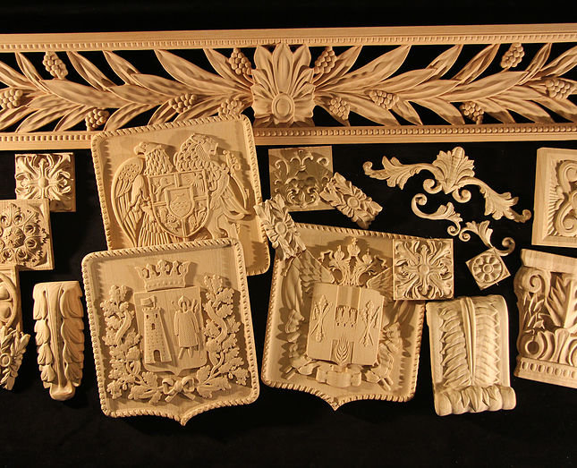 резьба гербов из дерева, резные элементы декора