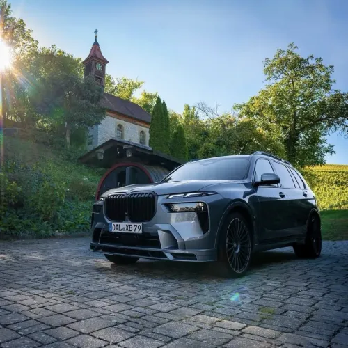 автомобиль модели BMW Alpina XB7