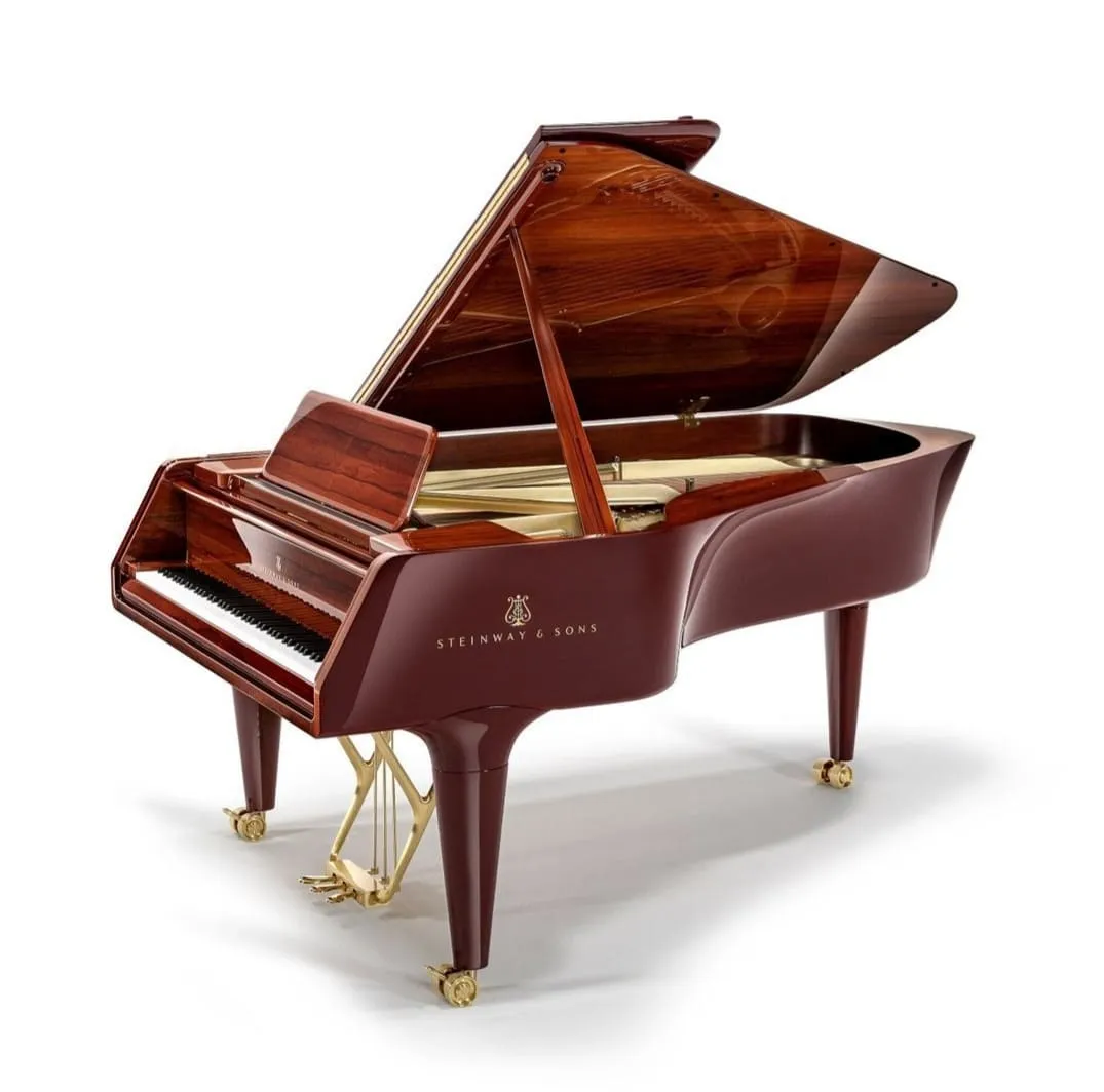 Монограмма на рояле Steinway and Sons