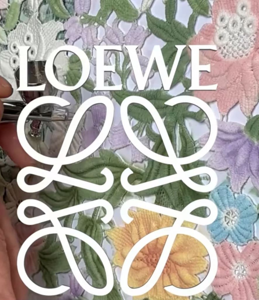 Уникальный символ модного дома Loewe его монограмма